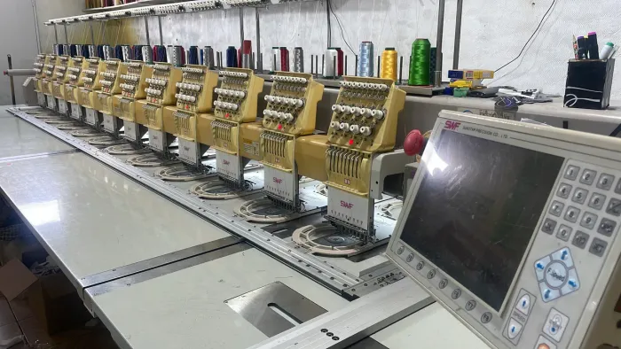 Máquina de bordar SWF 12 cabeças ano 2008