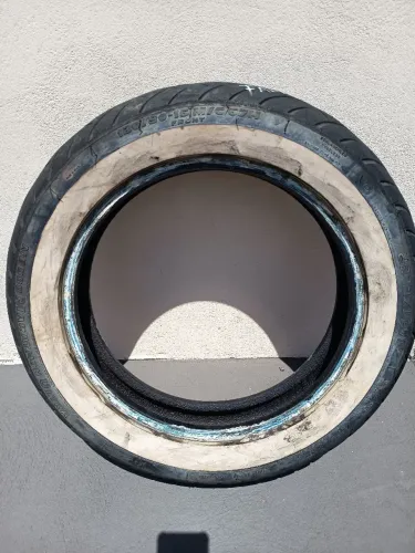 Pneu Harley Davidson faixa Branca
