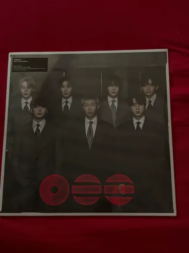 Vinil do bts novo sem marcas de uso e ainda embalado 