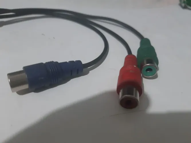 Cabo S-VIDEO 7 pinos para RCA femea vídeo e som stereo