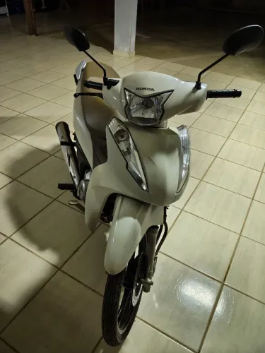 Honda biz 125 com apenas 3.040 kM. Tirei zero.