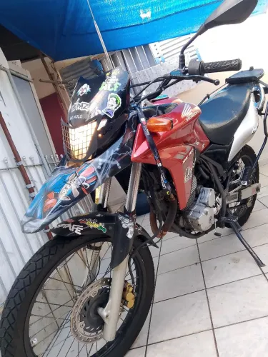 Honda xre 300 vermelha