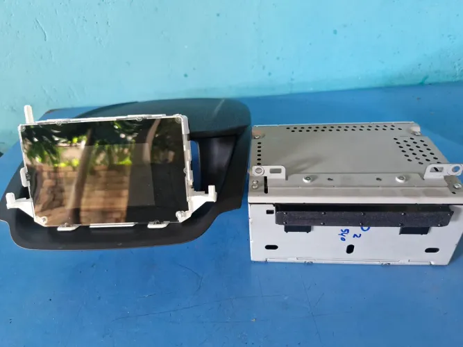 Vendo som original da ecosport com moldura