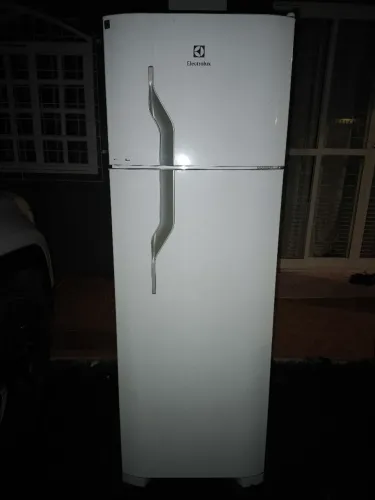 Geladeira para consertar ou retirar peças 