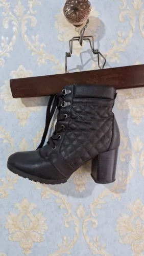 Bota coturno marrom