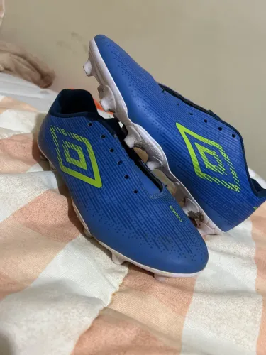 Chuteira campo umbro