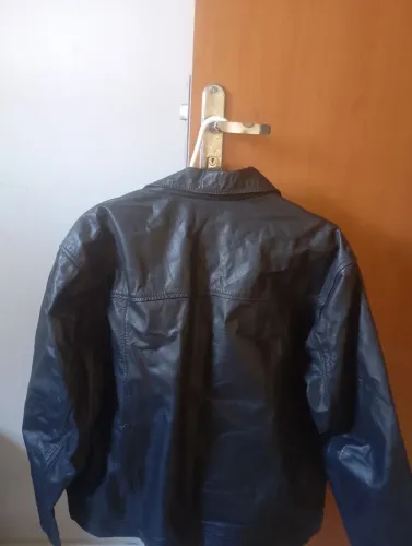 Jaqueta de couro masculino ótimo preço pouca usada perfeita pra quem gosta de está bem