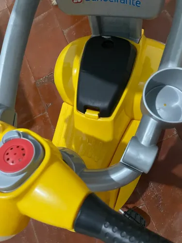 Carrinho de bebê ,motinha que acende luz