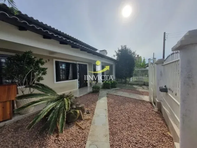 Casa com 3 dormitórios disponível para aluguel no bairro Zona Nova.