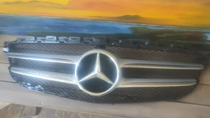 Grade frontal radiador Mercedes C180 , C200 , C250 ano 2015, 2016.