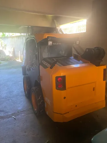 Mini carregadeira VOLVO MC95C