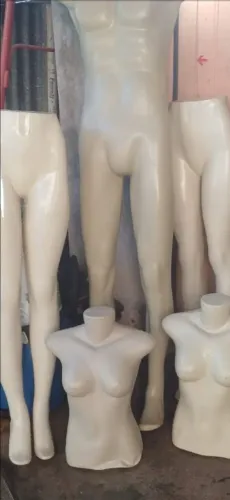 Vendo manequins 250,00 faço entrega