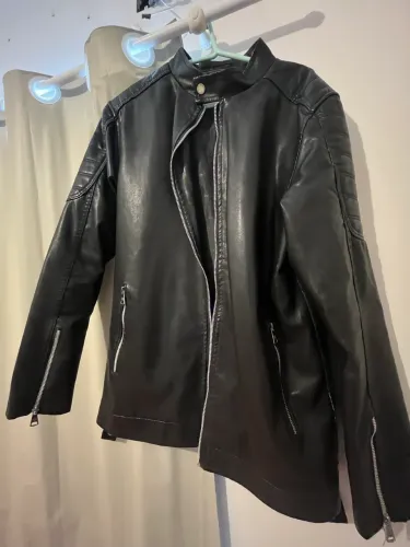 Jaqueta de couro preto
