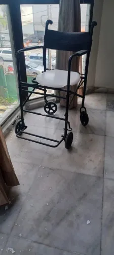 Cadeira higiênica bem conservada