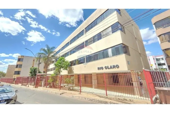 Aluguel de apartamento de 2 quartos com vaga de garagem no Lúcio Costa. Imobiliária Remax