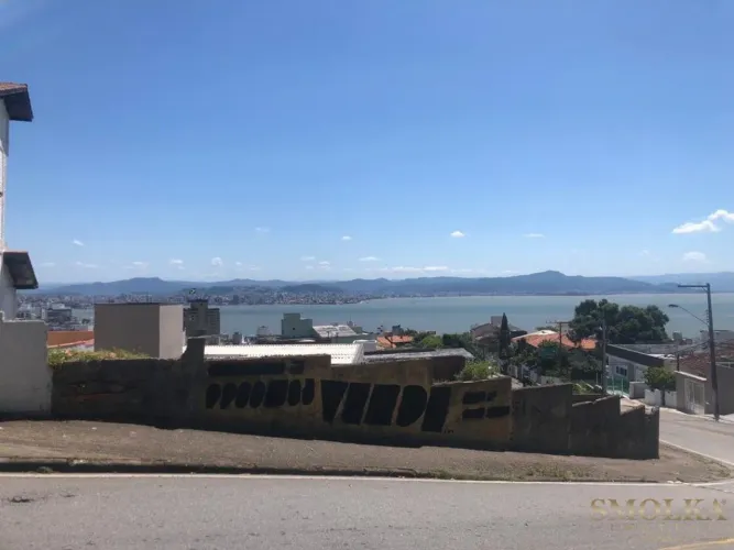 Terreno à venda no Morro da Cruz com vista para beira Mar, Florianópolis,