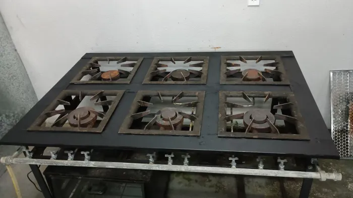Venda Fogão industrial 6 bocas + forno em baixo 