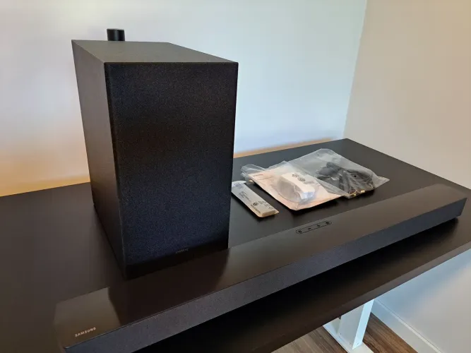 Soundbar Samsung HW-B450F com Subwoofer