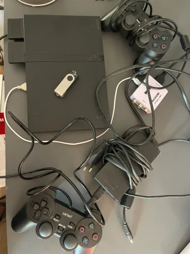 PlayStation 2 completo com 02 controles, memory card, adaptador hdmi e pendrive