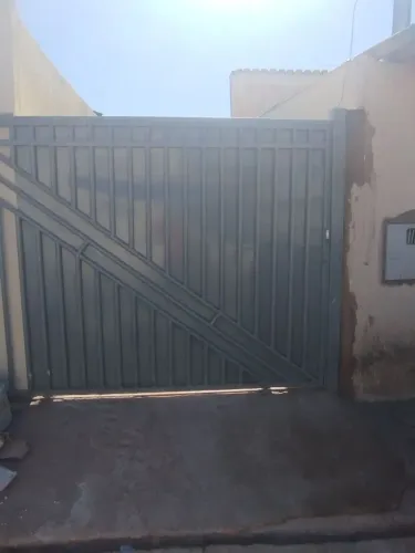 Alugo casa frente BAIRRO LUIZOTE 2
