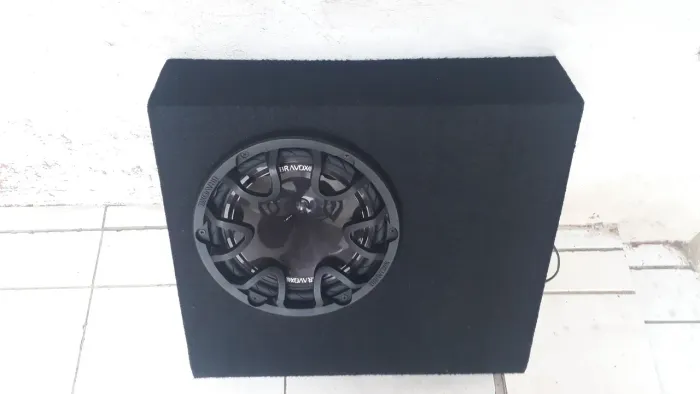 Sub woofer bravox Premium 10P no box  para saveiro novinho. 