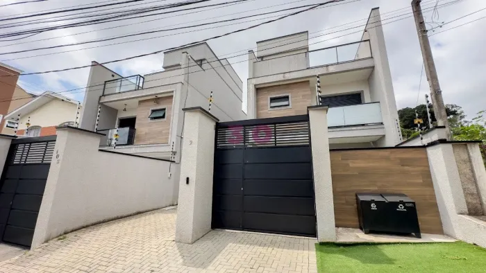 Sobrado à venda, 4 dormitórios, R$ 994.000, Uberaba, Curitiba PR