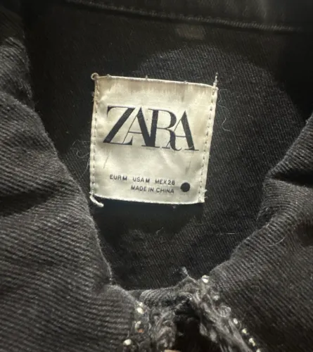 Jaqueta Zara jeans preta com brilho