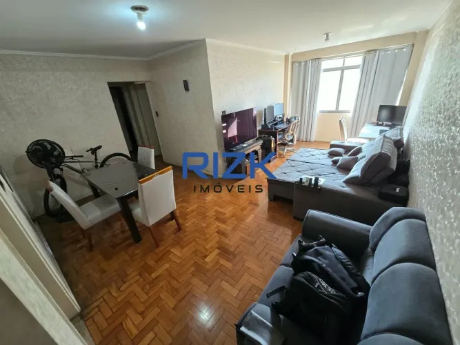 Amplo apartamento na Av Lacerda Franco