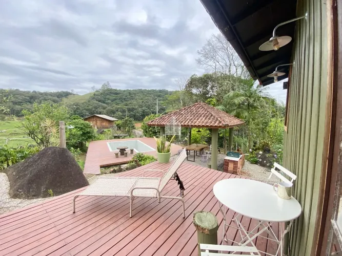 Chácara com casa charmosa e piscina em Biguaçu com 1.389m² - BRN