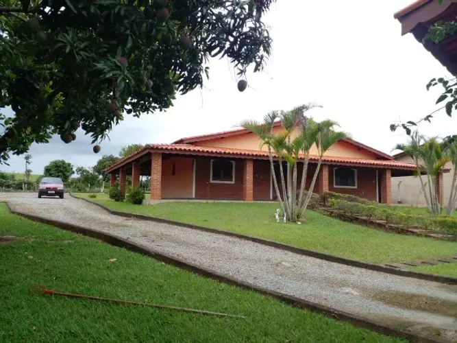 Chácara Araçoiaba da Serra com casa, piscina, campo futebol e pomar, 2.500 metros.