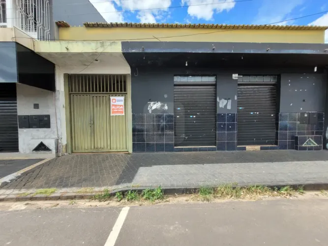Casa para locação no bairro Planalto