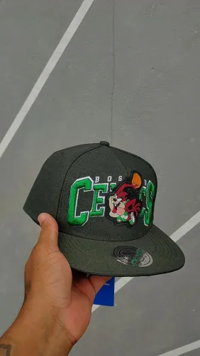 Boné Aba reta Premium Taís looney Tunes