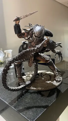 Action figure Alien vs. Predator.