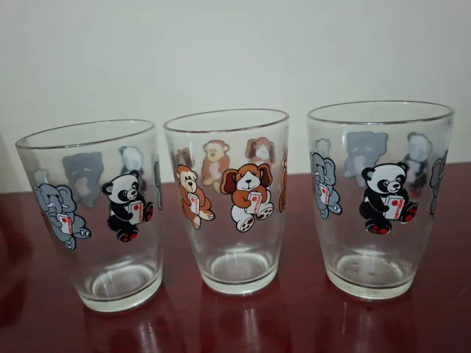 4 copos de requeijão dos anos 90 