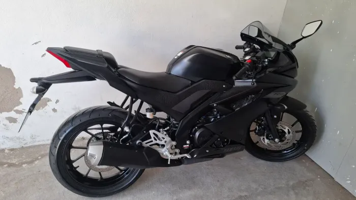 Yamaha - R15