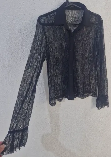 Blusas de Renda Semi Nova ( M )