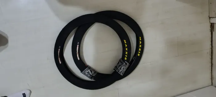 PNEUS MAXXIS HOOK WOORM ARO 24