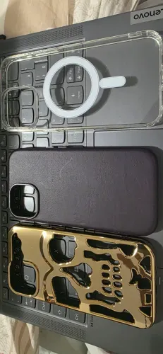 3 Capas de iPhone 15 Pro Max (pouco usadas)