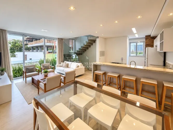 CASA PARA LOCAÇÃO JURERE