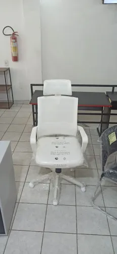 Cadeira giratória Branca
