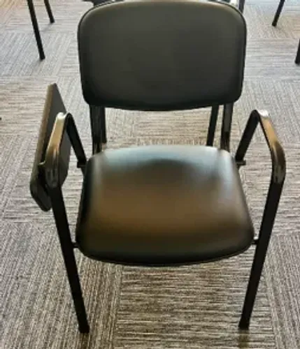 Cadeiras com mesa retrátil
