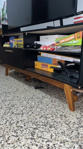 Rack para TV Estilo Retrô com Gaveta e Pés em Tom Madeira
