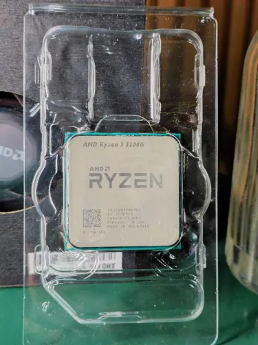 Ryzen 3 3200g + Cooler original