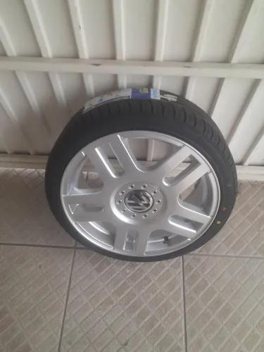 Rodas 17 vr6 furaçao 4/100 pneus novos 195/40/17