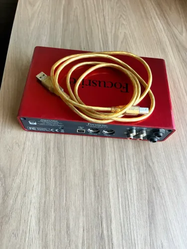 interface Focusrite Scarlett 214