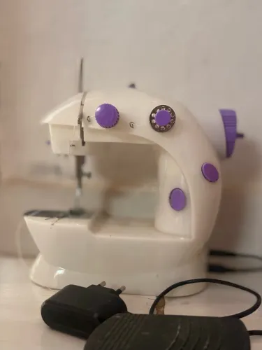 mini máquina de costura