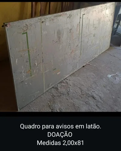 Quadro de avisos de latão 