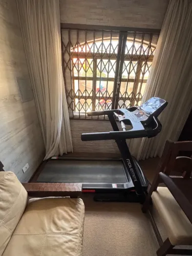 Esteira Movement B5i Profissional - 16km/h + Inclinação Elétrica