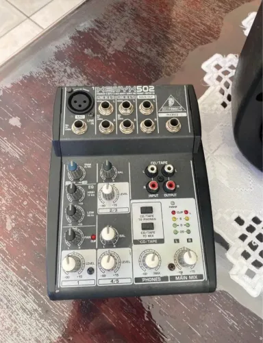 Mesa de Som Behringer Xenyx 502 com Fonte ? Aceito Trocas