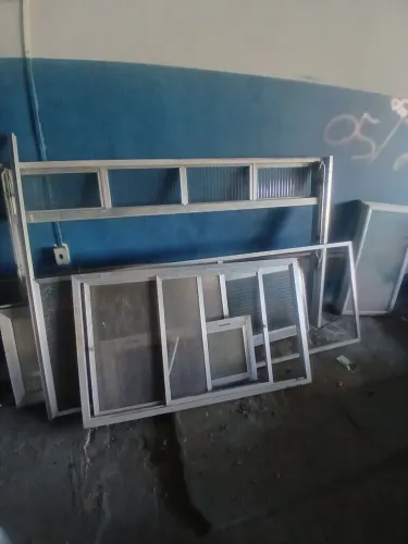 Vendo janela alumínio 